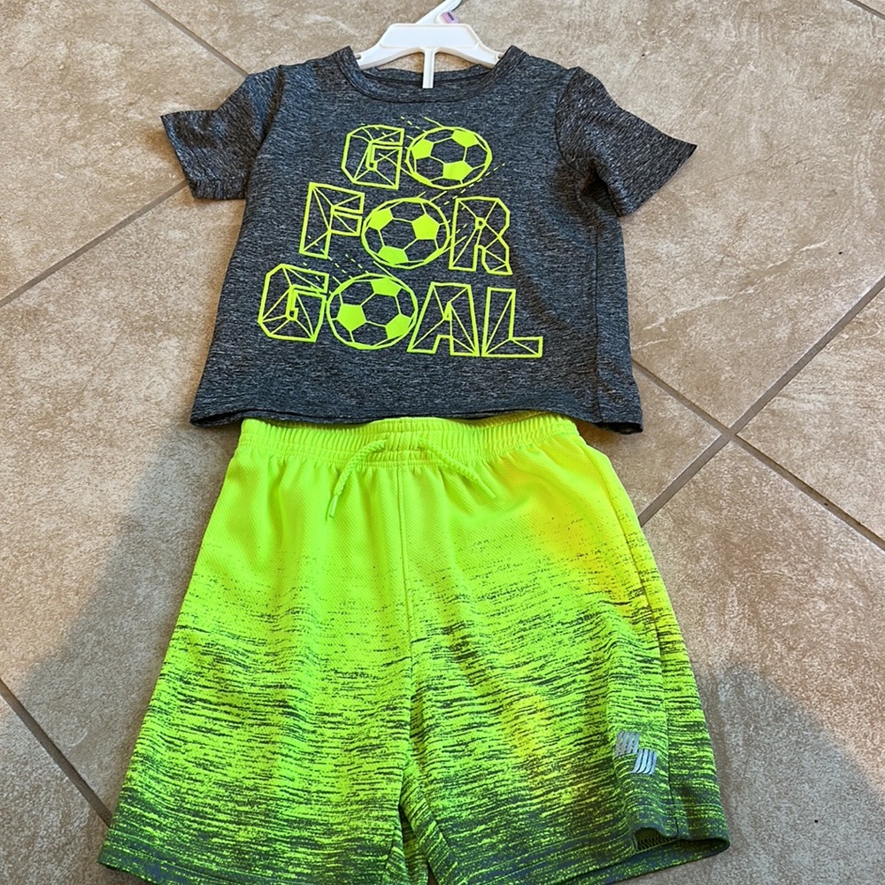 Boys shorts set size 3T